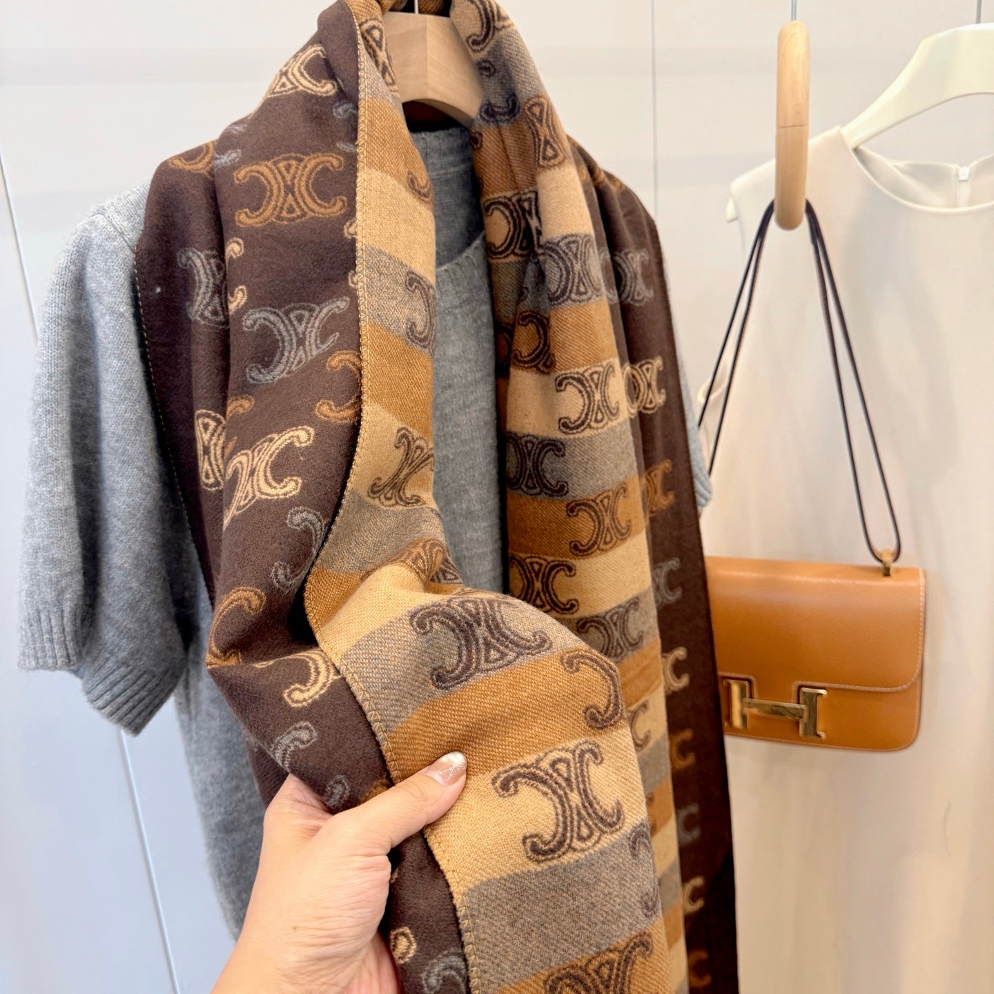 185ZN17WDE Stylish Winter Scarves