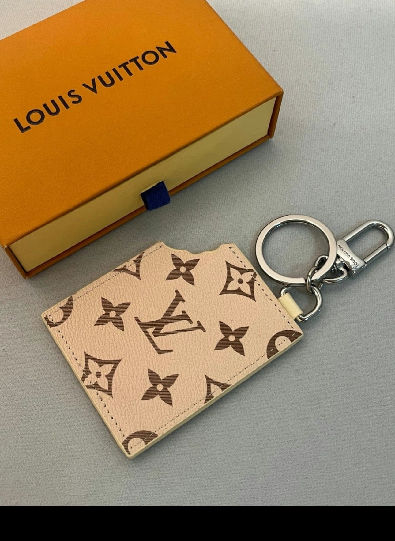 35RE6ADE Stylish bag 's charms accessories