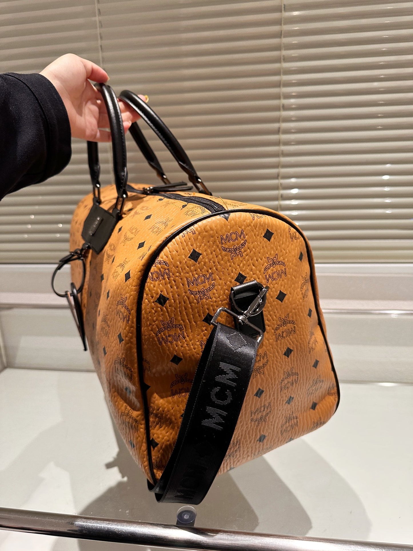 6XM198BDE Stylish leather bag 