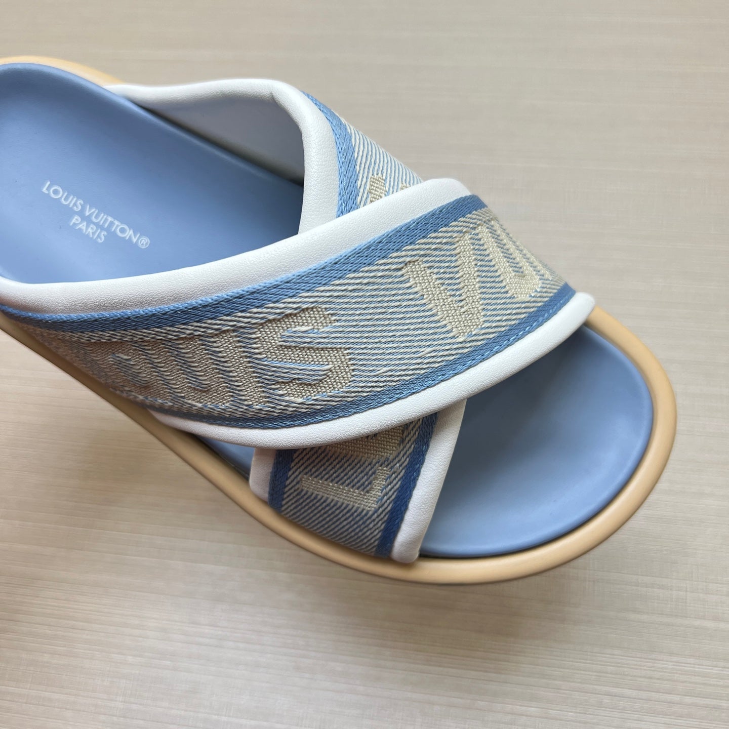 535ZE270ZDE Stylish Slippers