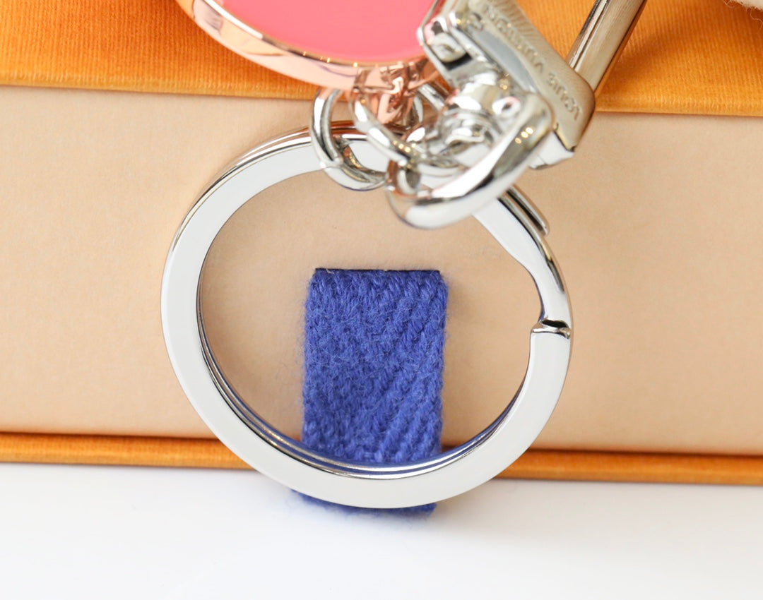14E67ADE Stylish key closure