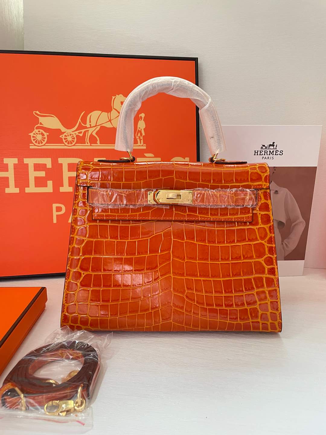 2WH28BDE Stylish leather bag