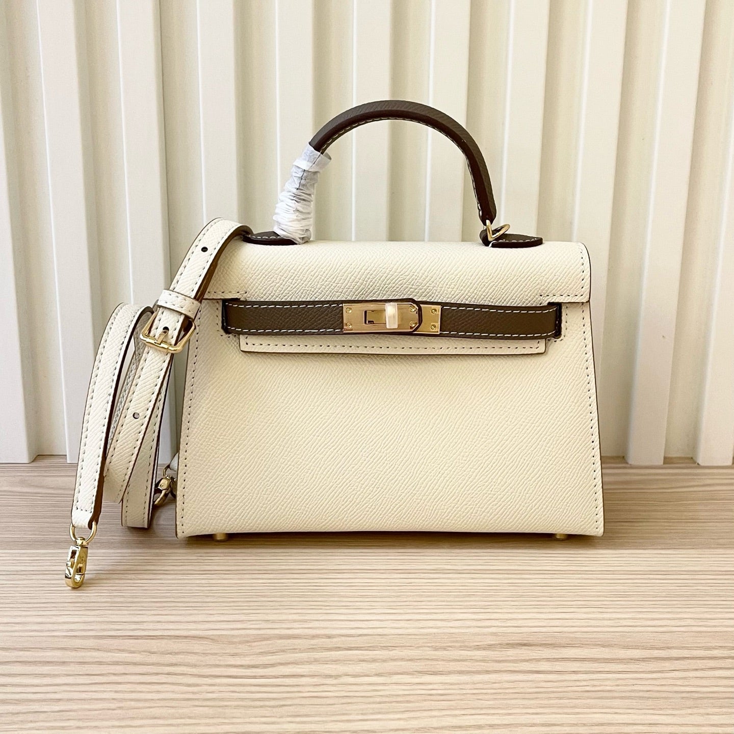 2WH25BDE Stylish leather bag