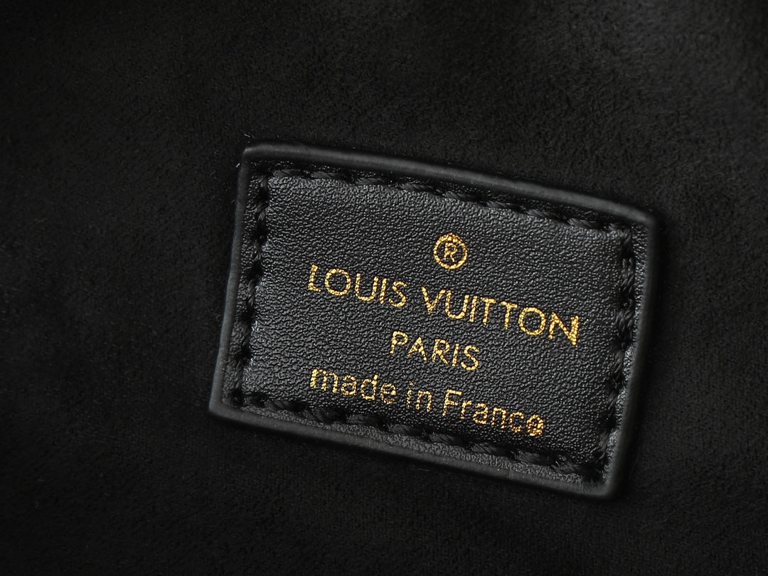 155NE59BDE Stylish leather bag