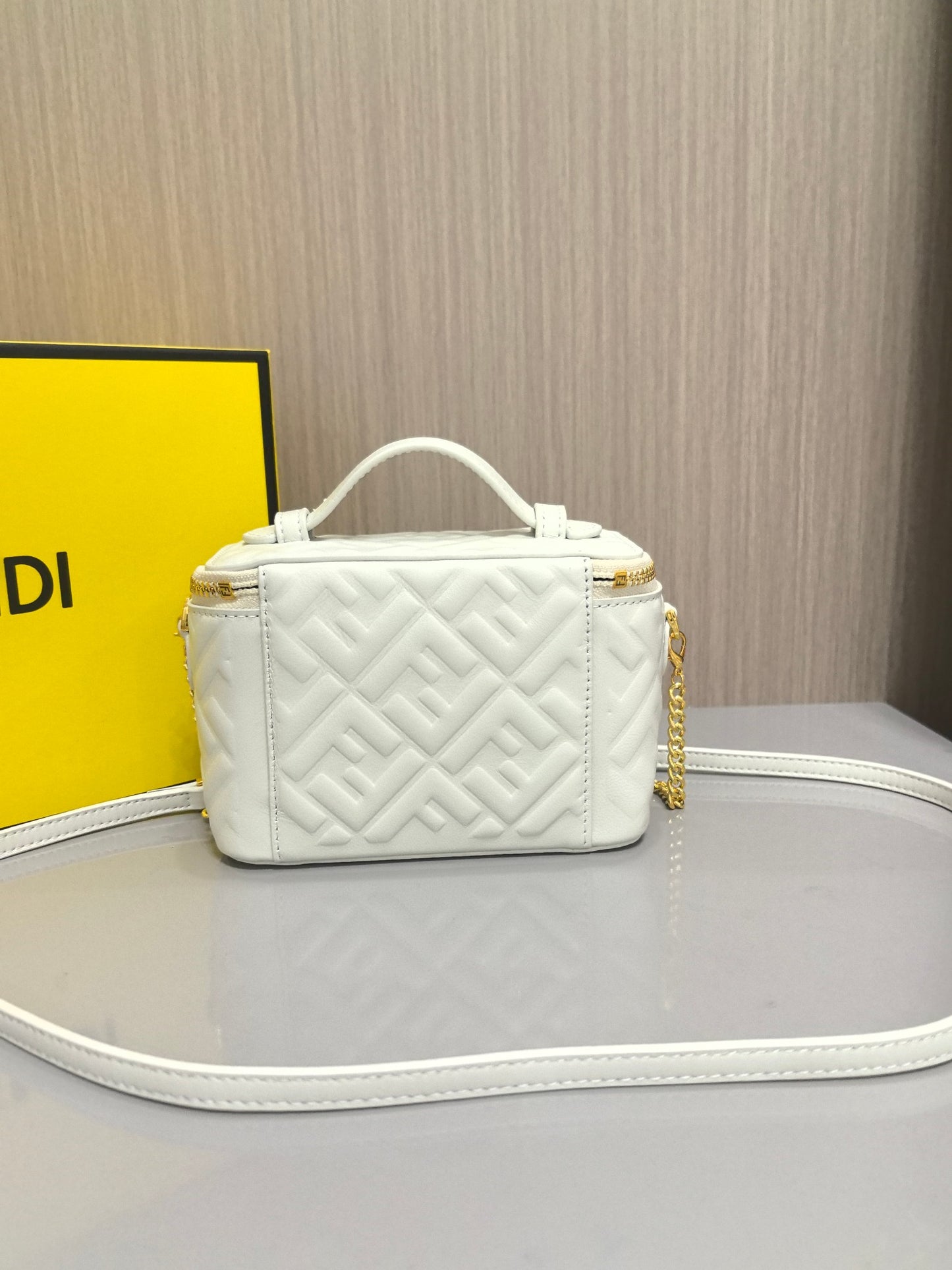 15RF59BDE Stylish leather bag