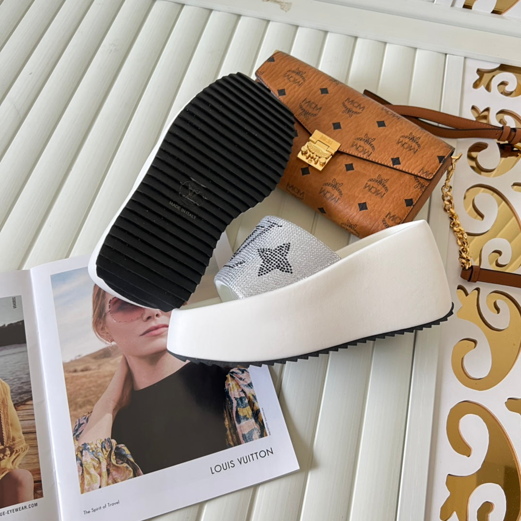 14E90ZDE Stylish Slippers