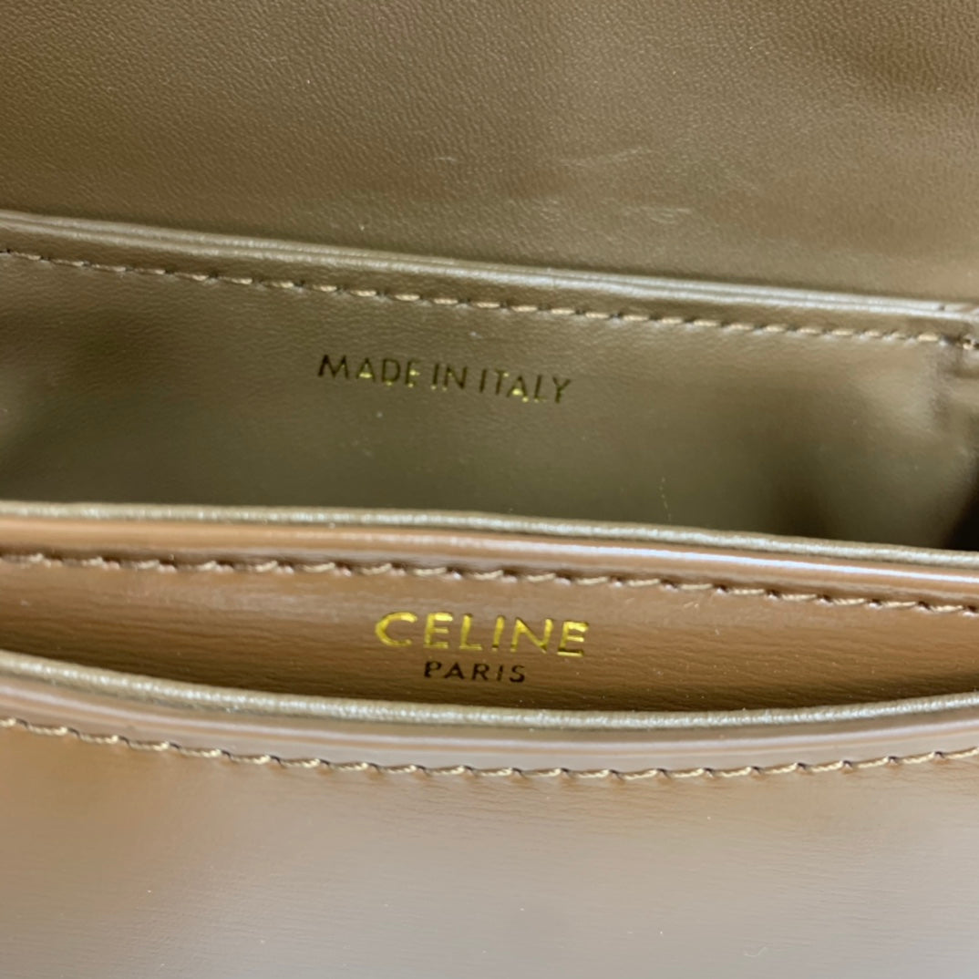 1XCL40BDE Stylish leather bag 