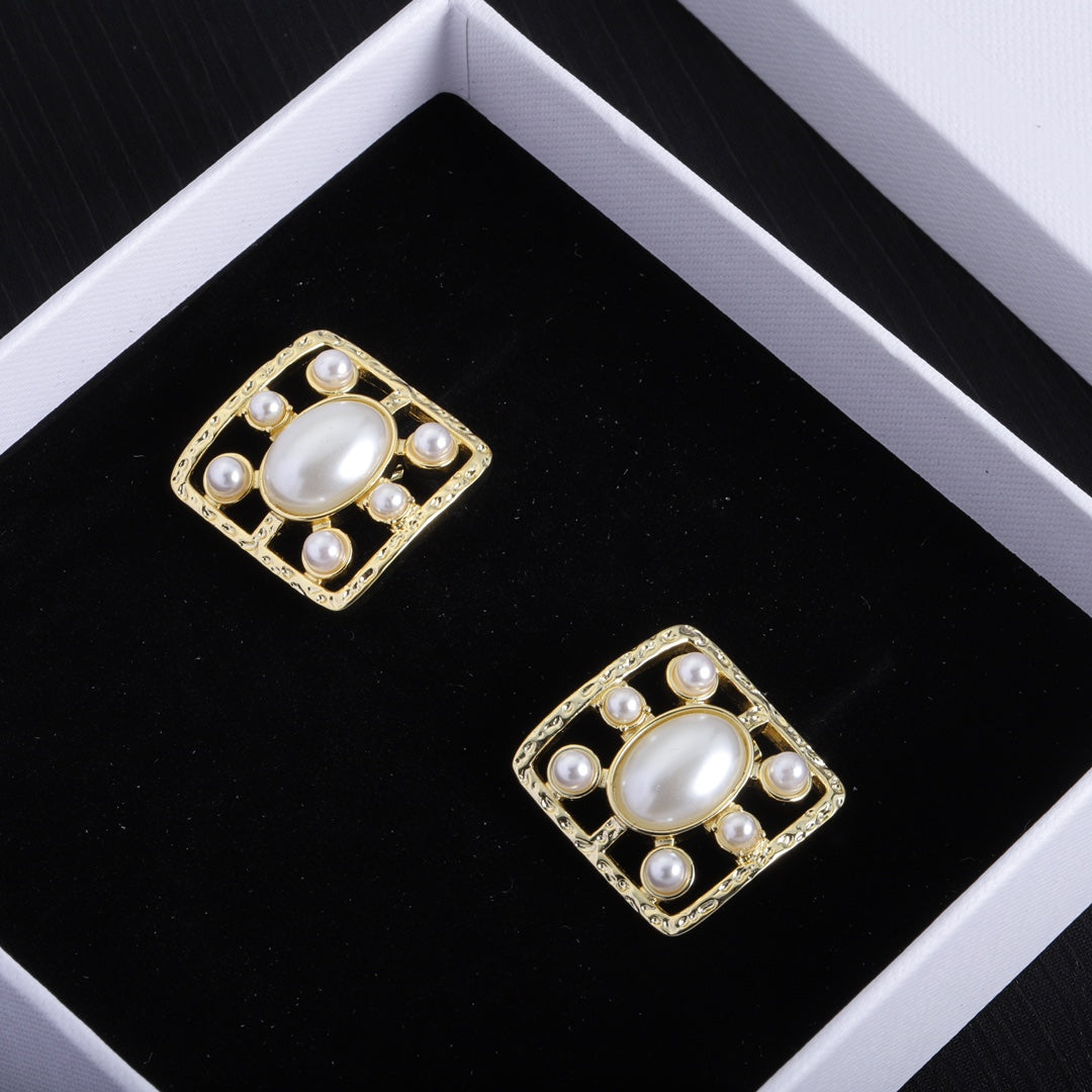 1NCL164EDE Stylish Earrings