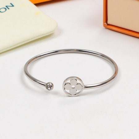 BE11KDE Stylish Bracelets （A set contains three items）