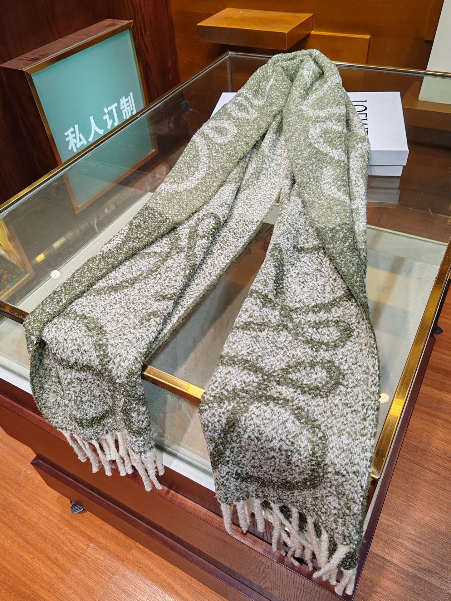 185ZA31WDE Stylish Winter Scarves