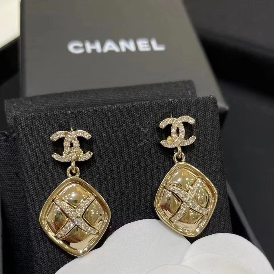 1NC155EDE Stylish Earrings