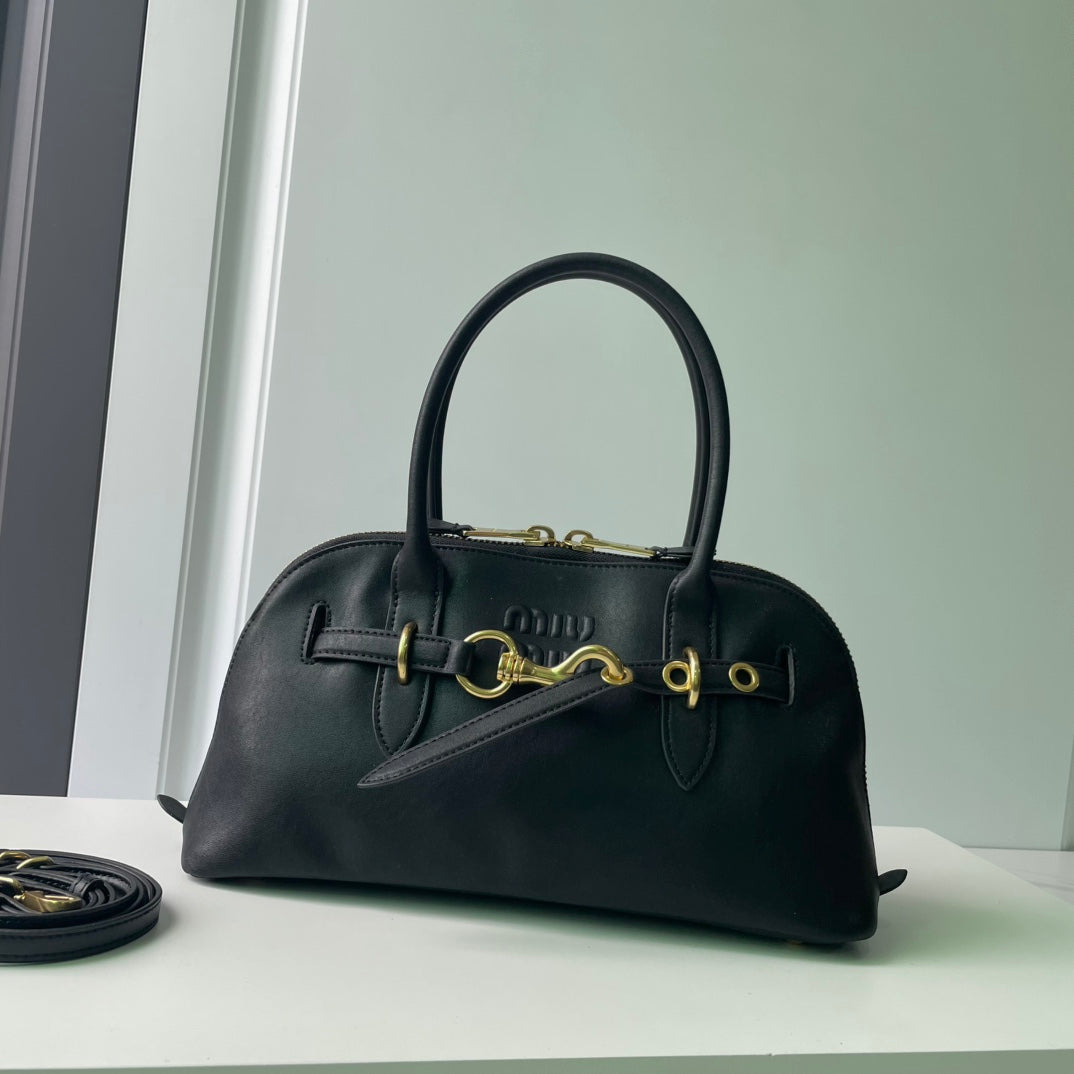 15RA40BDE Stylish leather bag