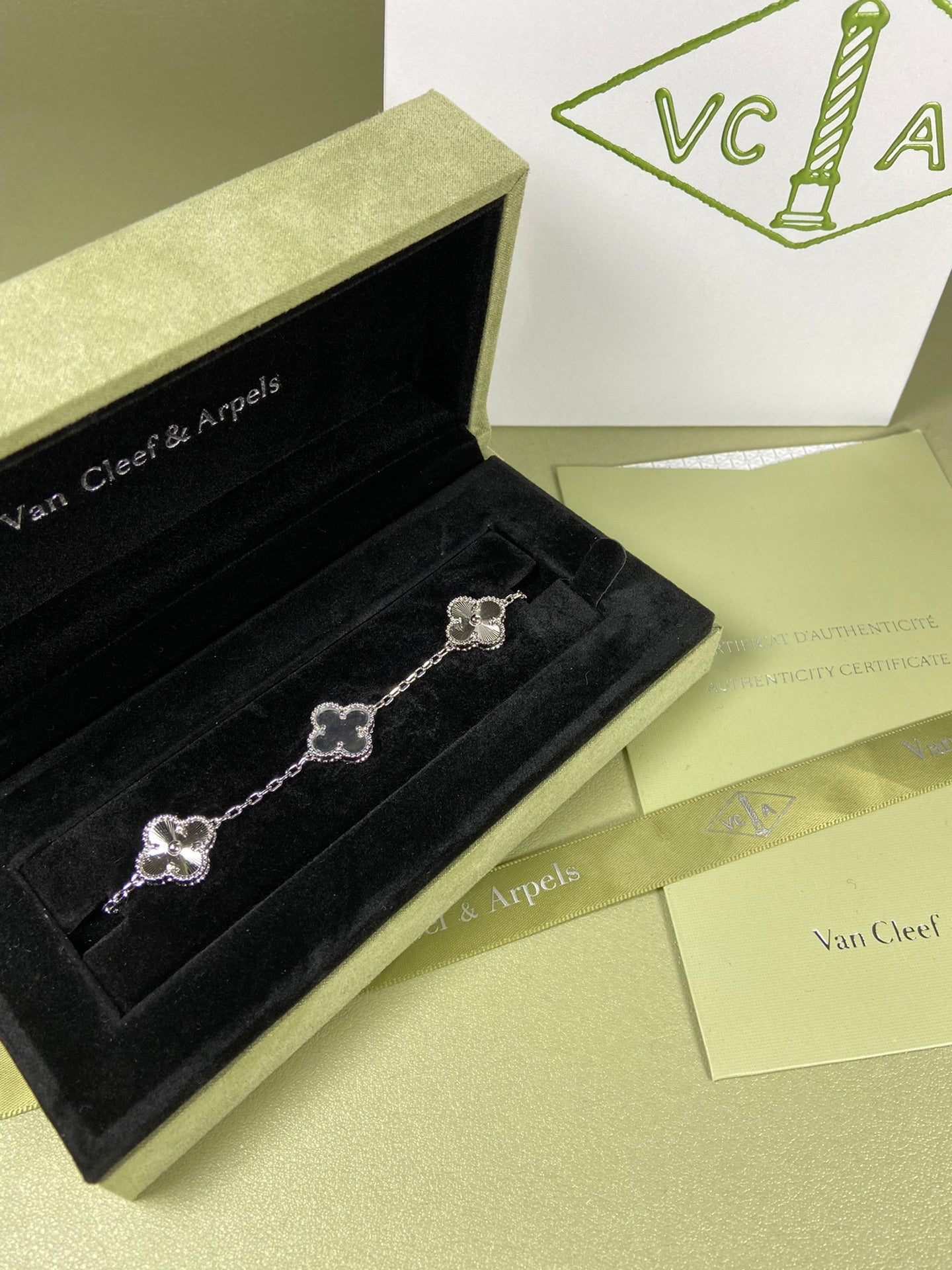 5XVA181KDE Stylish bracelets  5 flowers normal size1.5cm flower