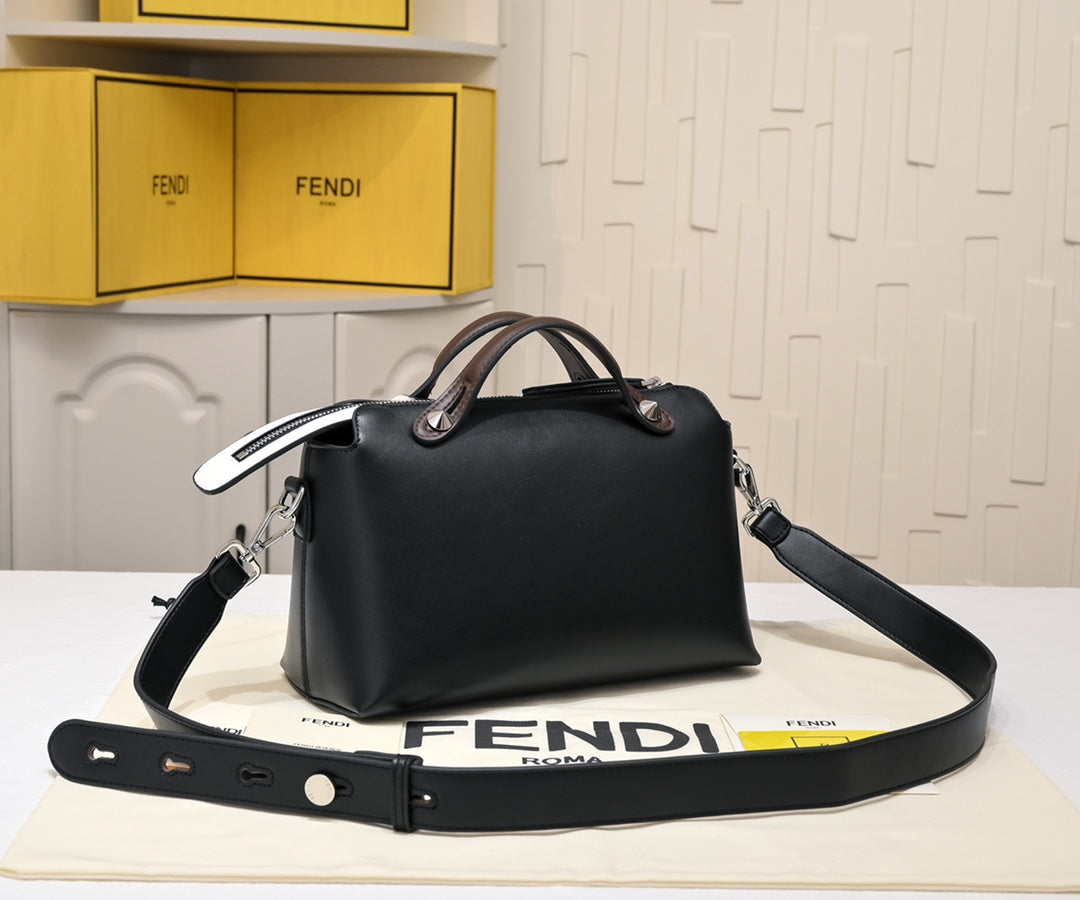 2XF132BDE Stylish leather bag 