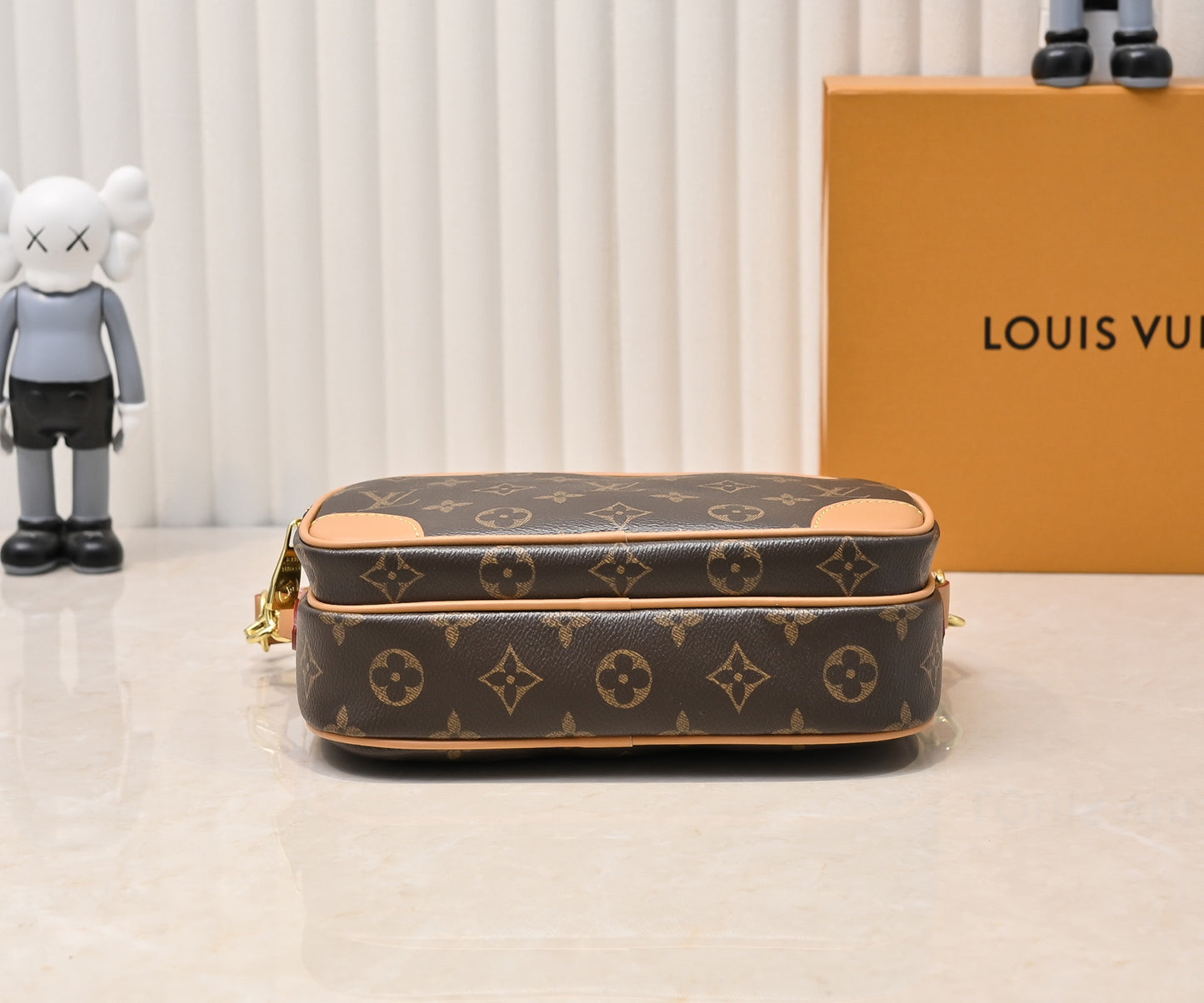 2WE7BDE Stylish leather bag