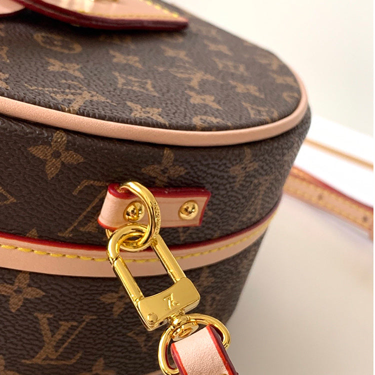 1E15BDE Stylish leather bag 