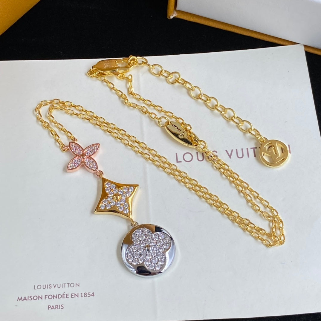 14E962XDE Stylish Necklaces