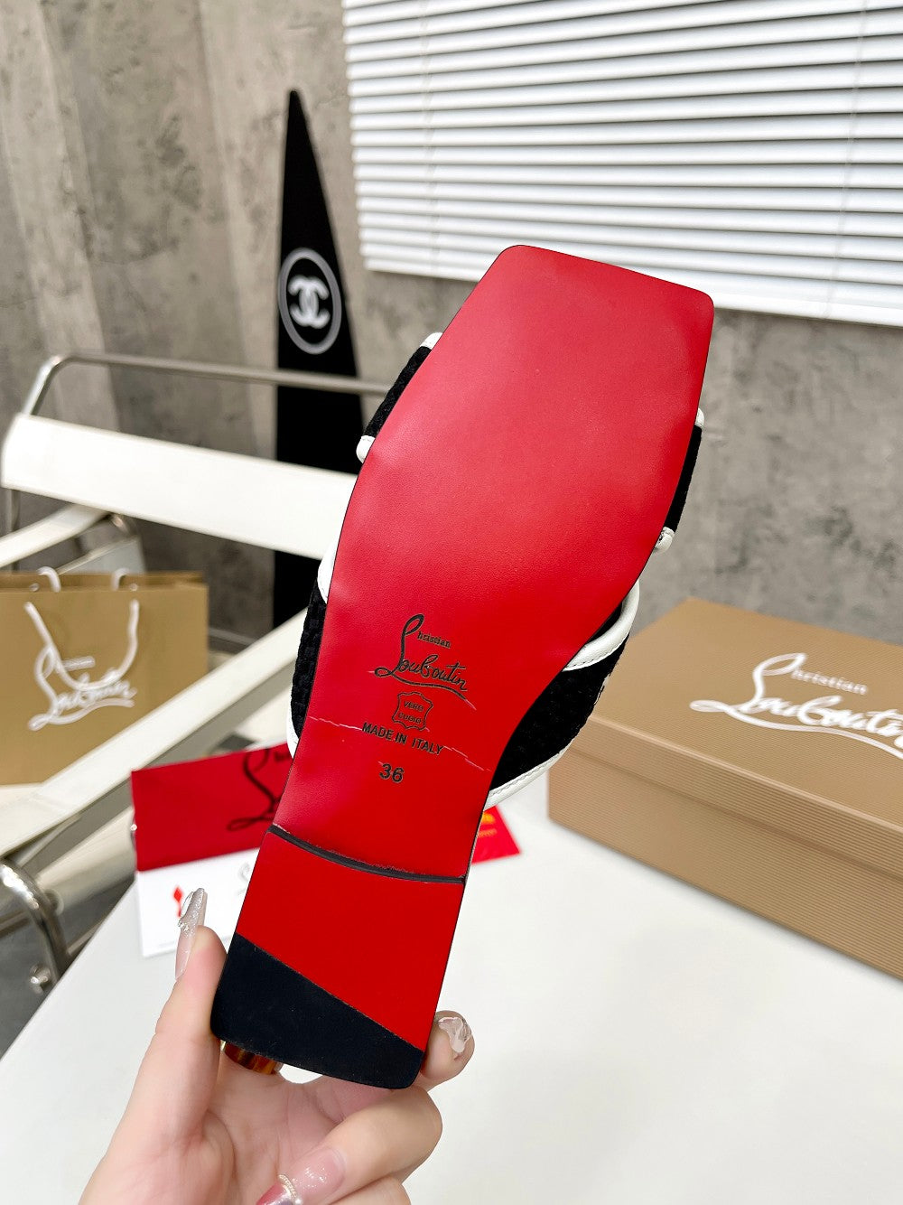 J4A43ZDE Stylish leather Slippers