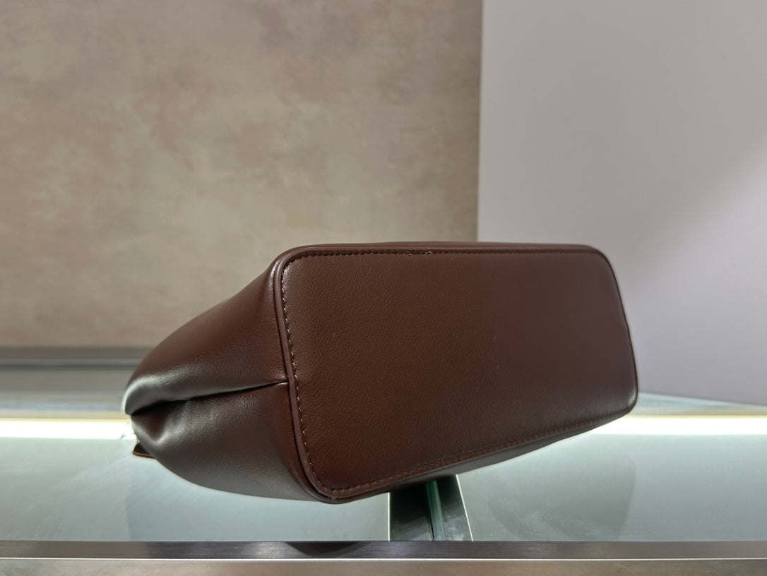 155NA12BDE Stylish leather bag