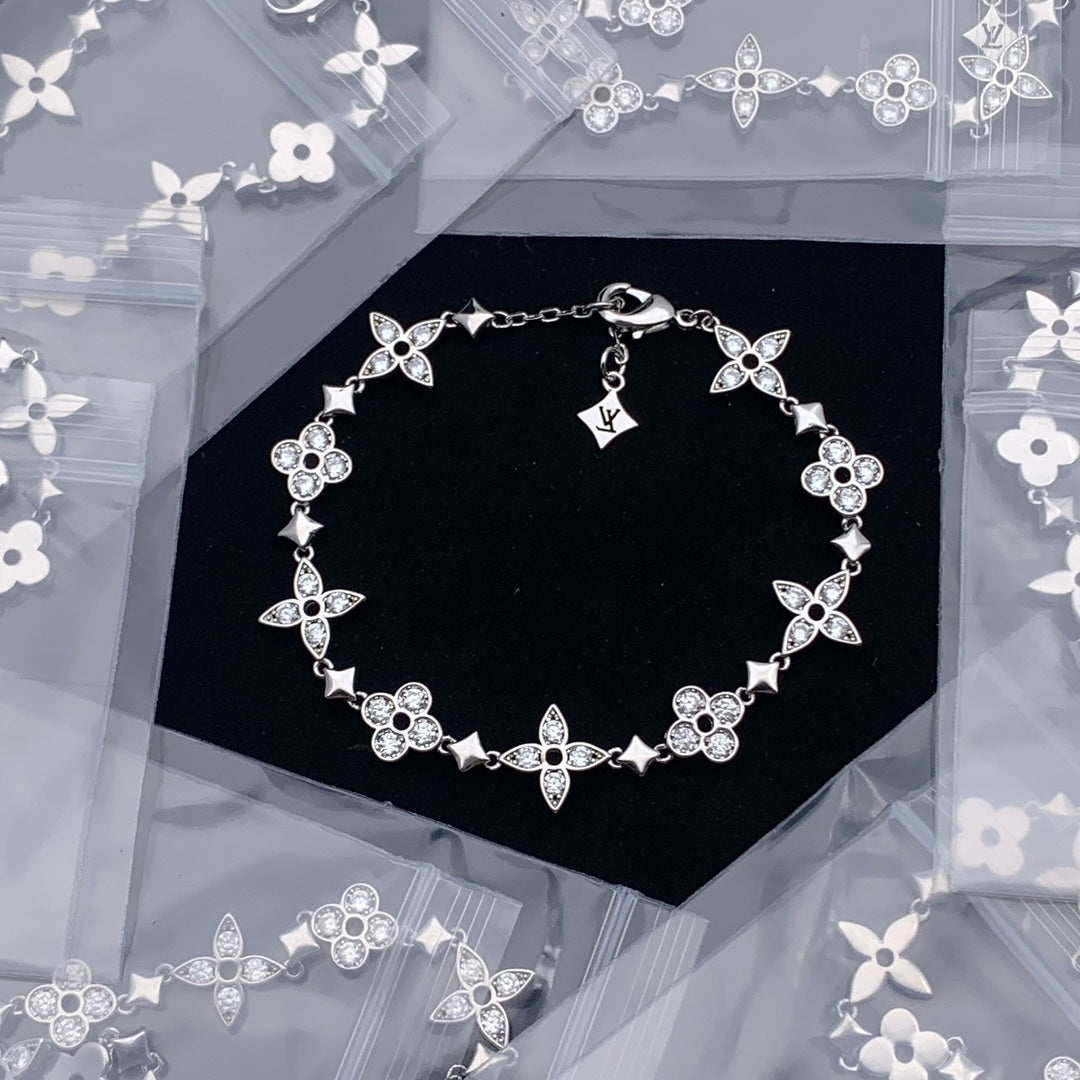 84E79KDE Stylish Bracelets