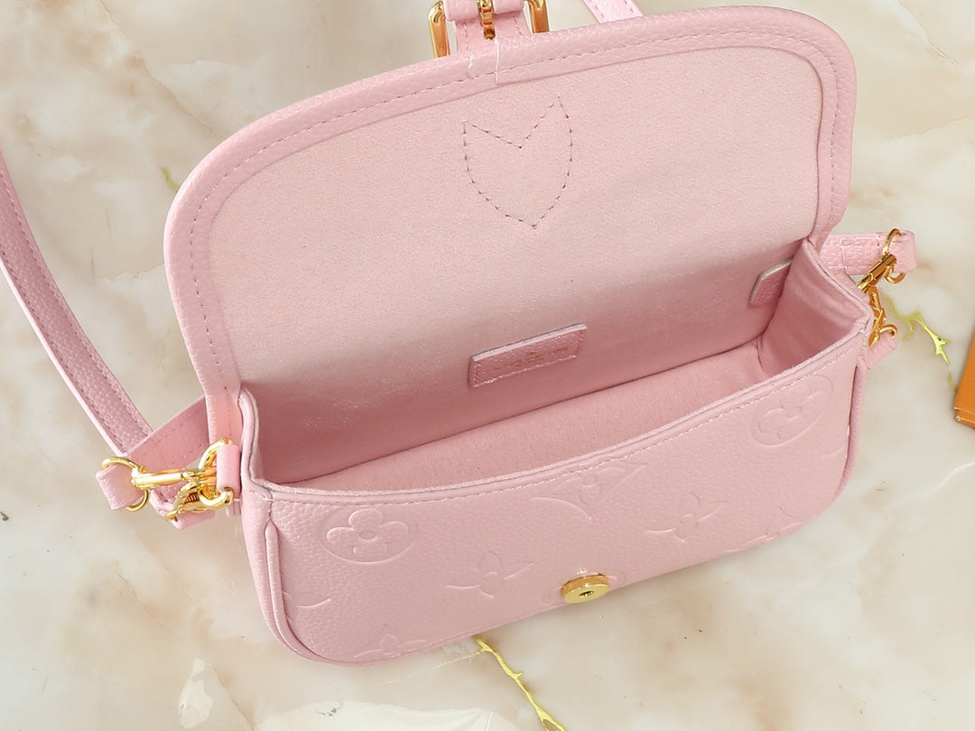 15XE3BDE Stylish leather bag