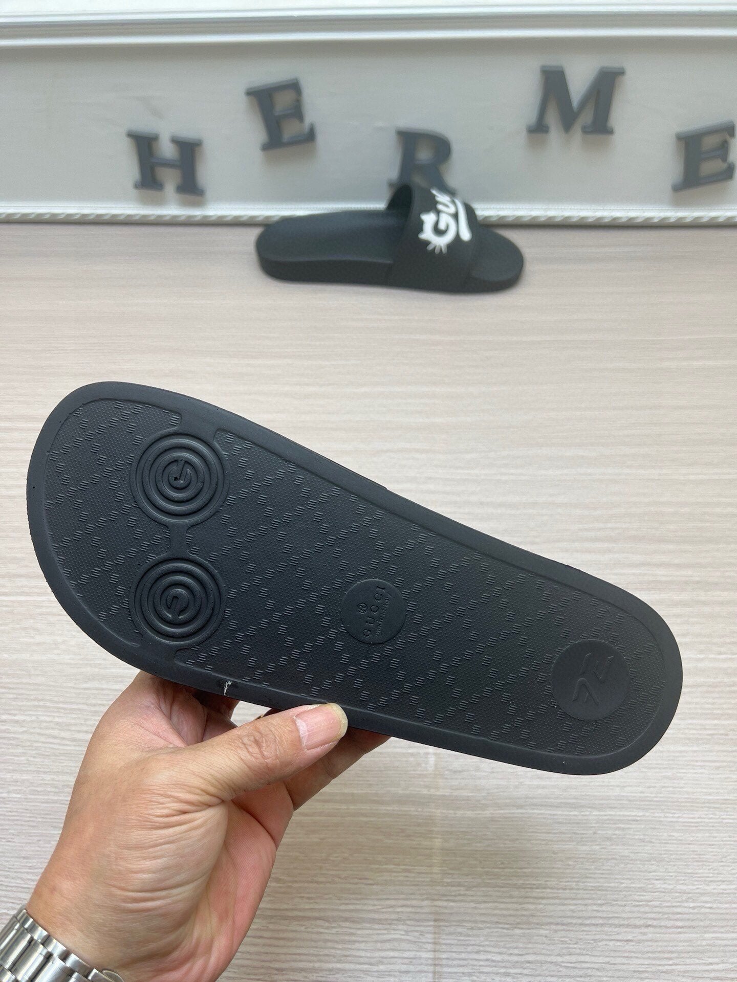 5LB220ZDE Stylish Slippers