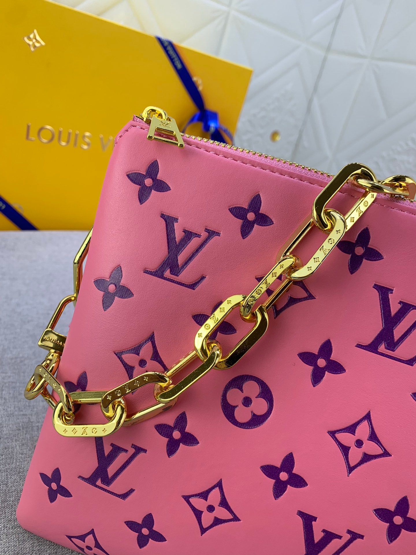 2XE39BDE Stylish leather bag 