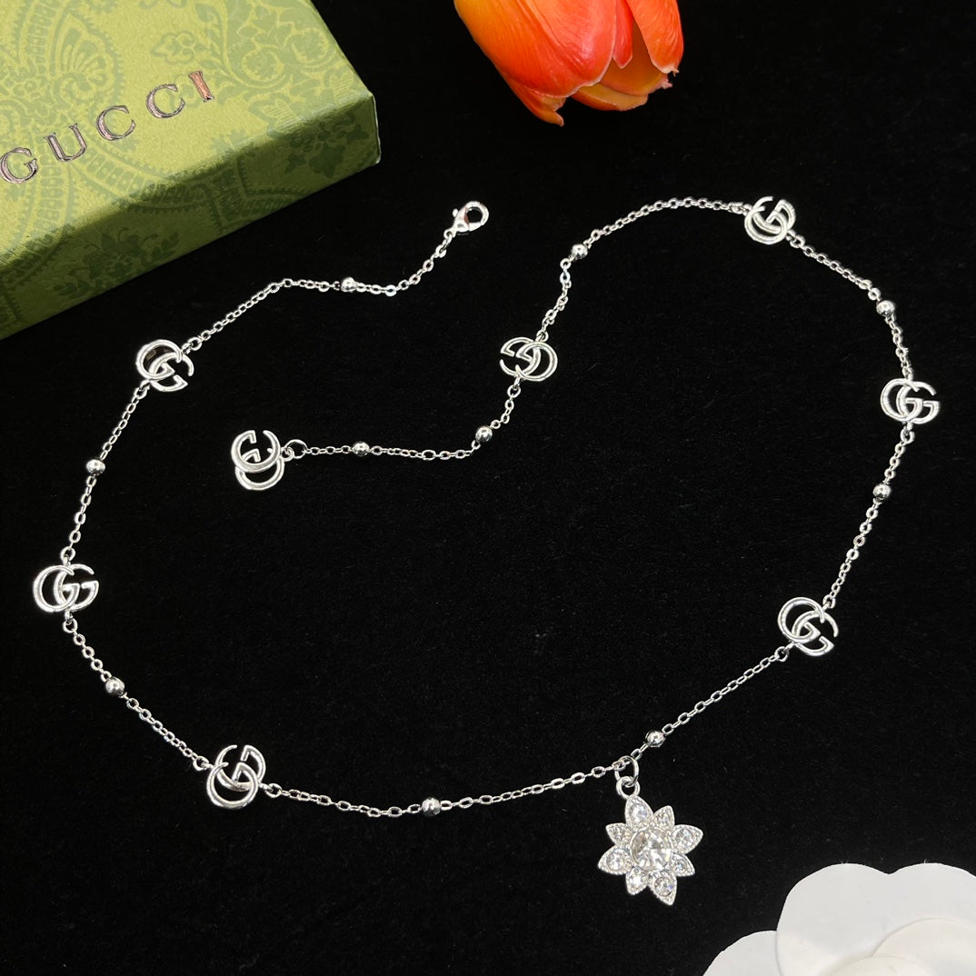 175RB27XDE Stylish Necklaces .