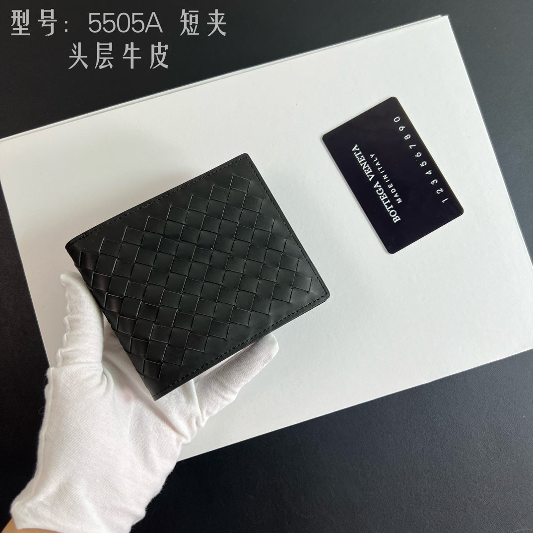 1XA82BDE Stylish leather wallet