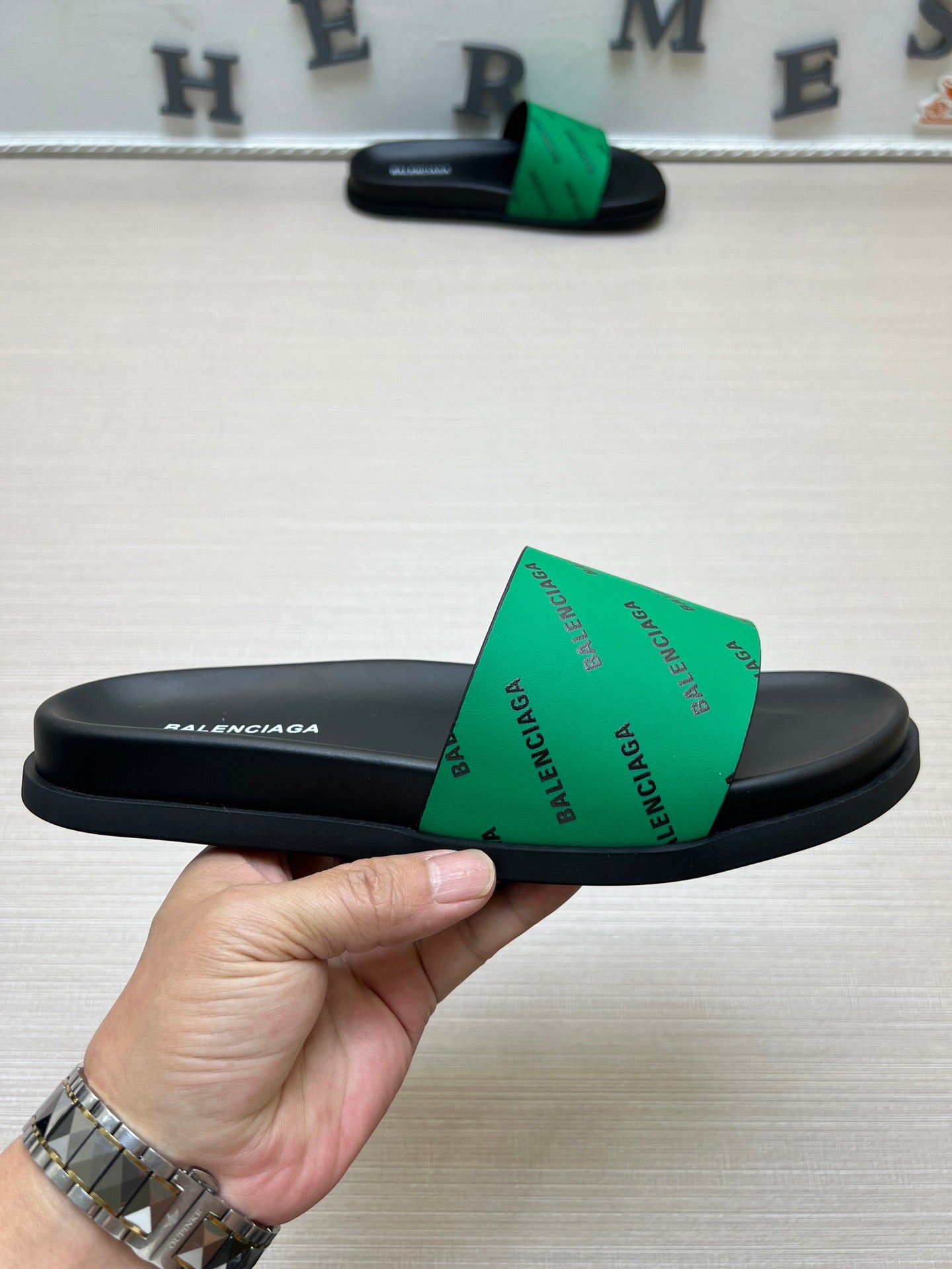 54J99ZDE Stylish slippers