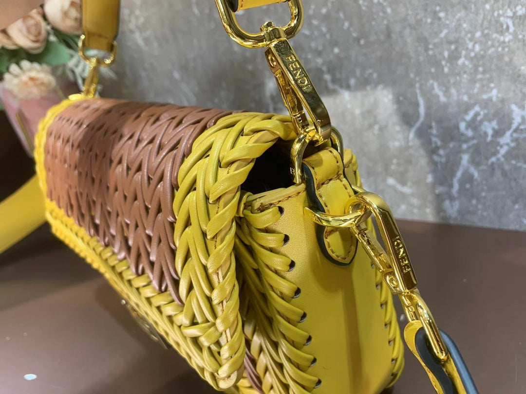 155NF11BDE Stylish leather bag