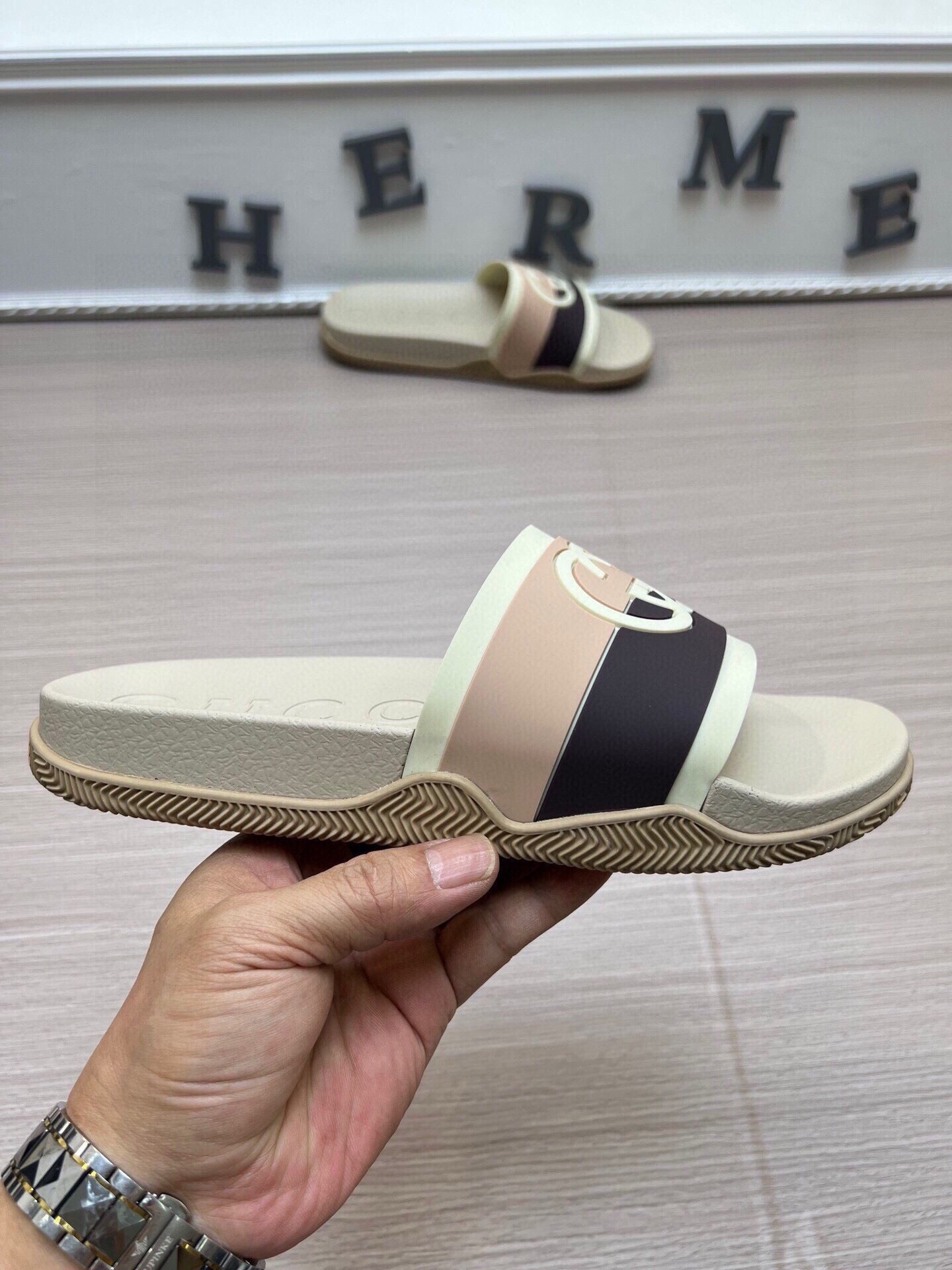 54B113ZDE Stylish slippers