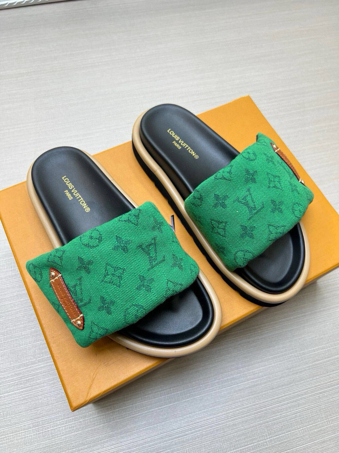 5QE8ZDE Stylish Slippers