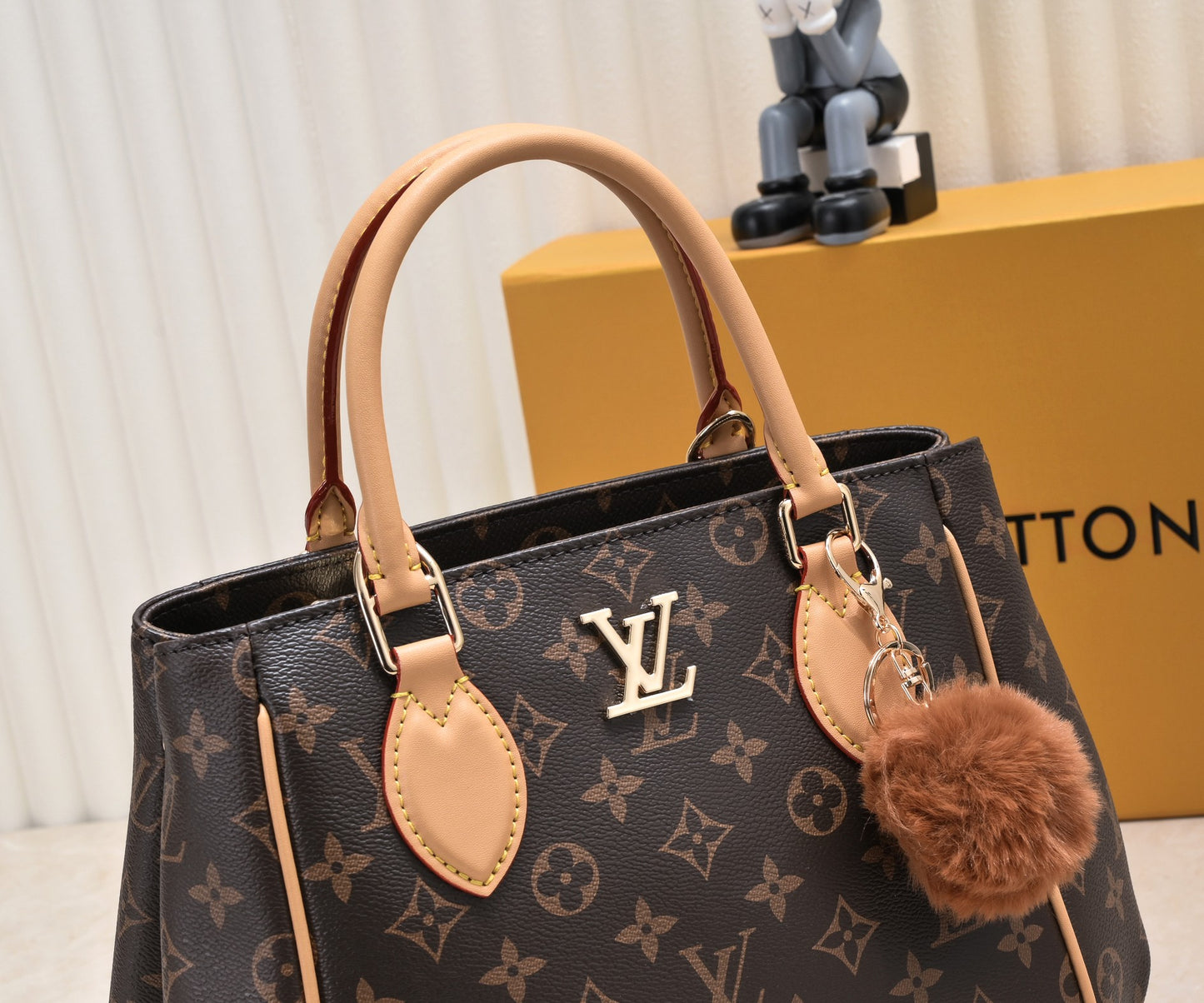 165NE102BDE Stylish leather bag