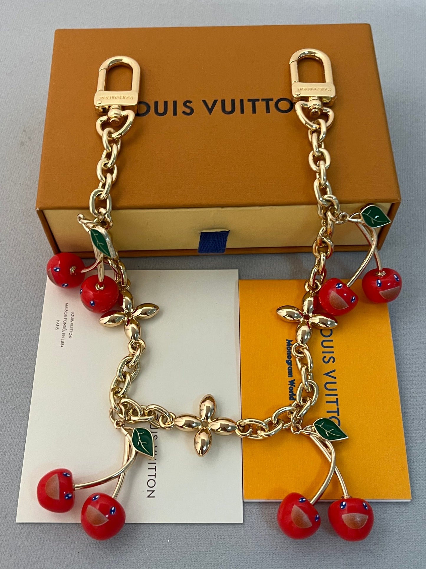 375NE3ADE Stylish Keychains