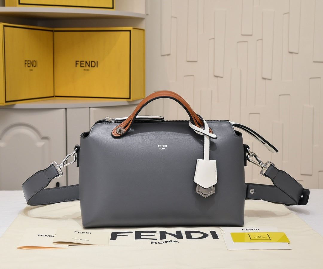 2XF132BDE Stylish leather bag 