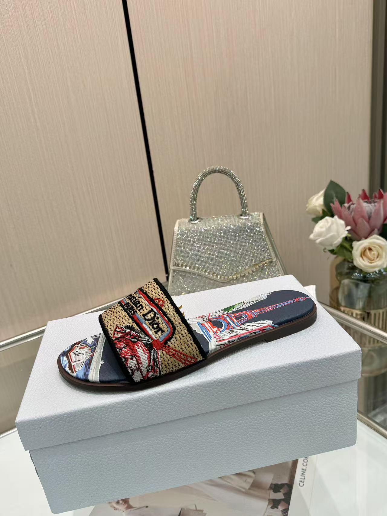 285ZD67ZDE Stylish  Peather Slippers
