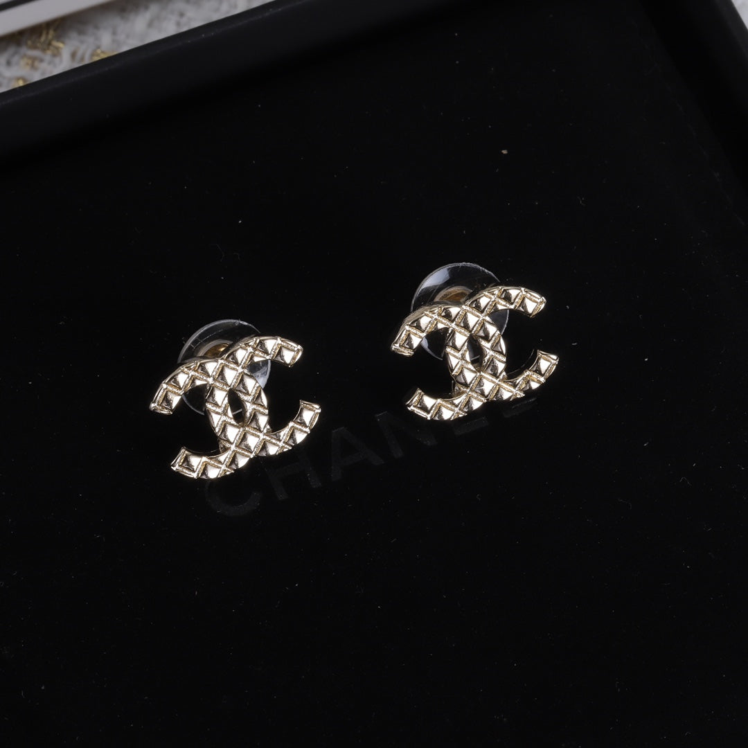 14C7EDE Stylish Earrings