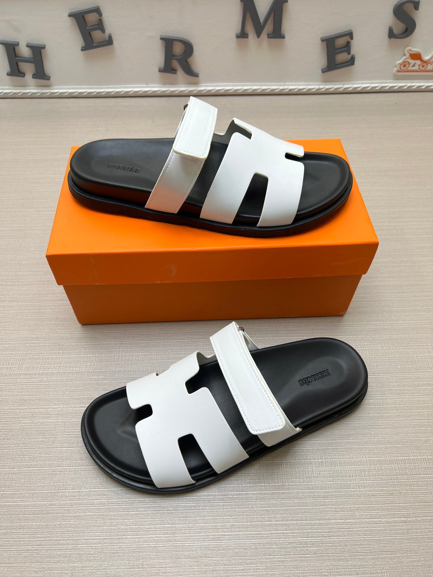 54H1ZDE Stylish slippers