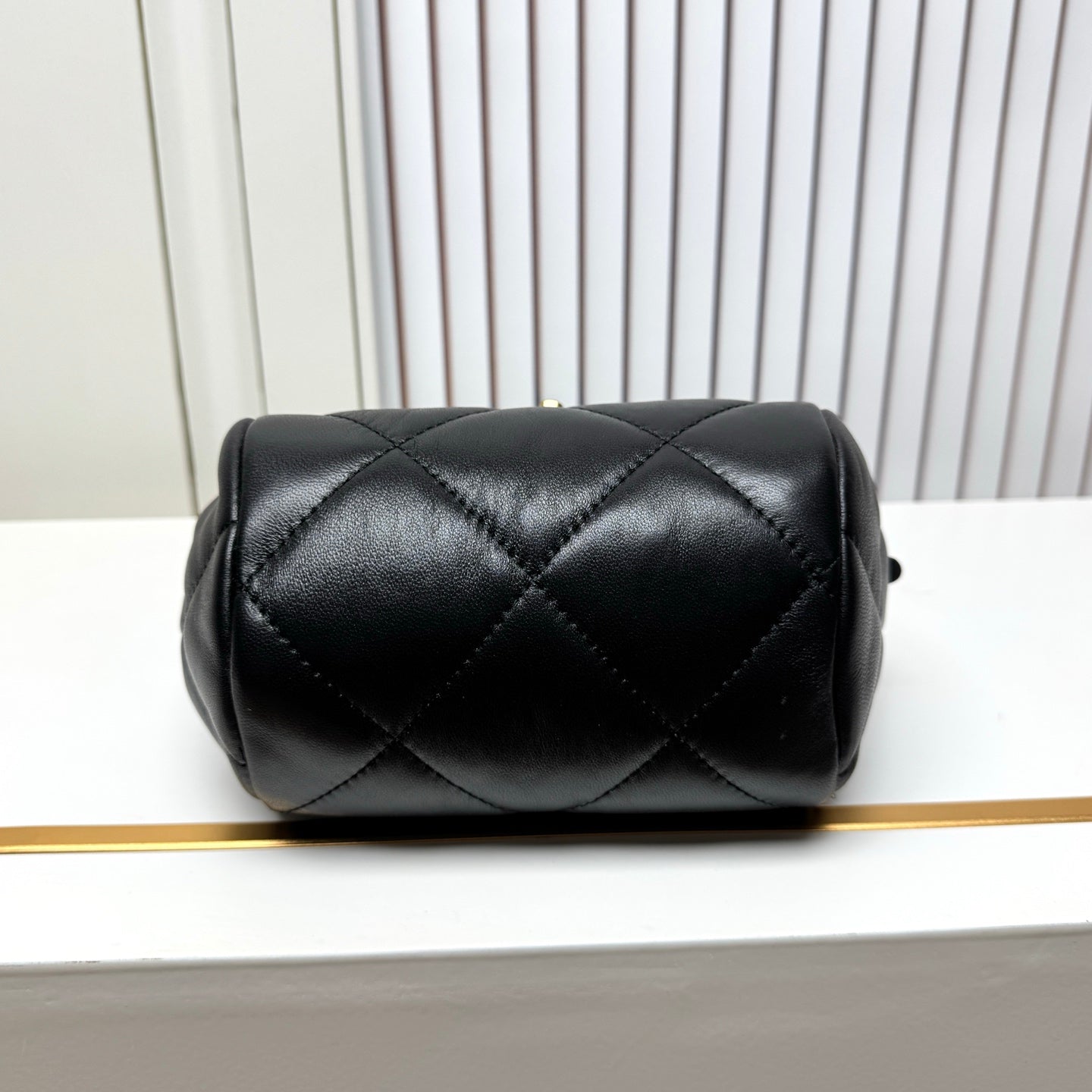 15RC49BDE Stylish leather bag