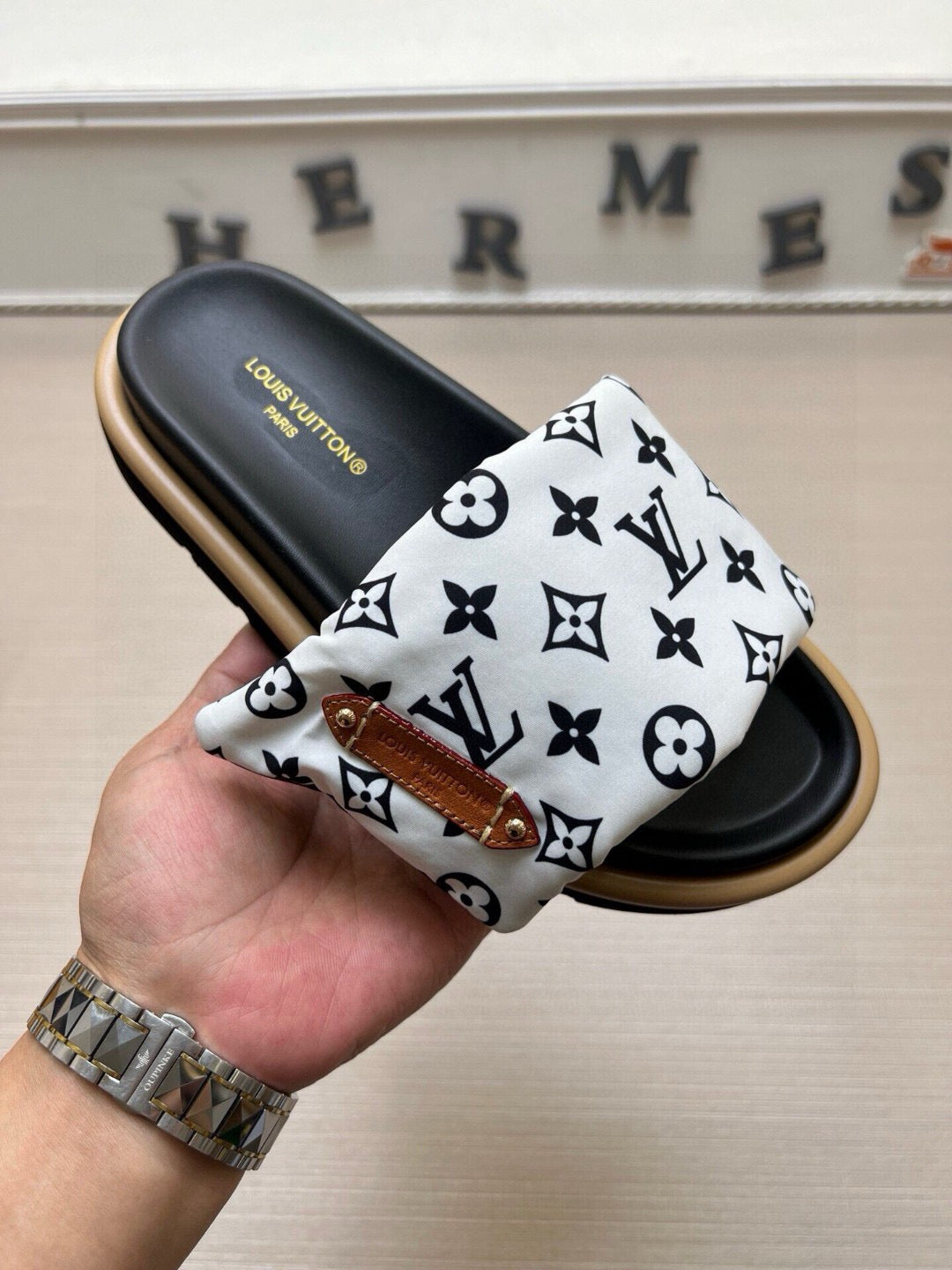 5QE9ZDE Stylish Slippers
