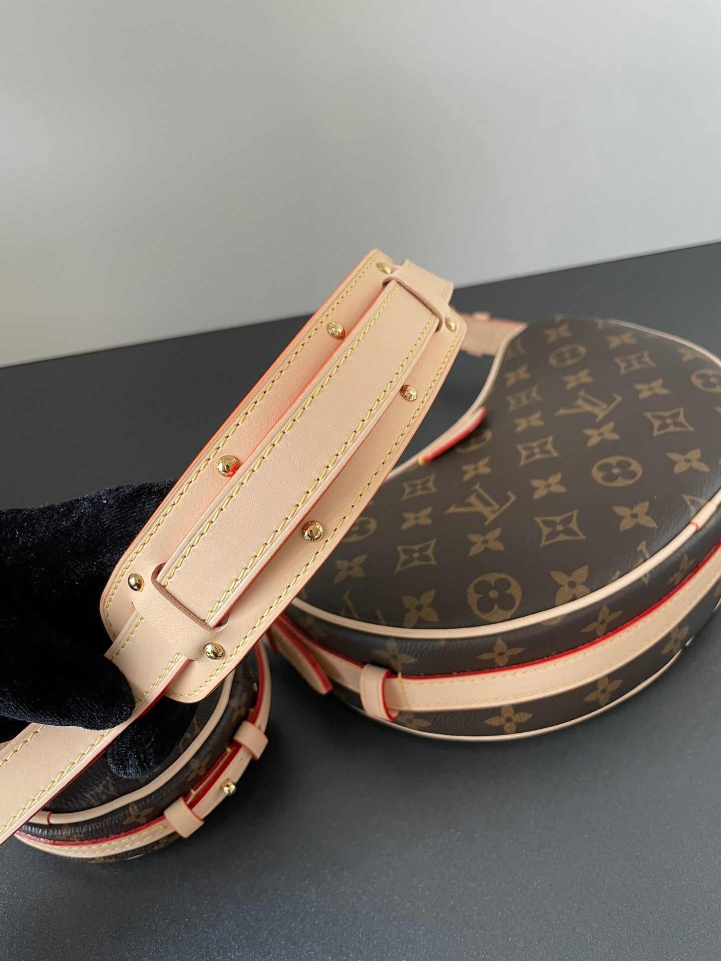 2XE298BDE Stylish leather bag 