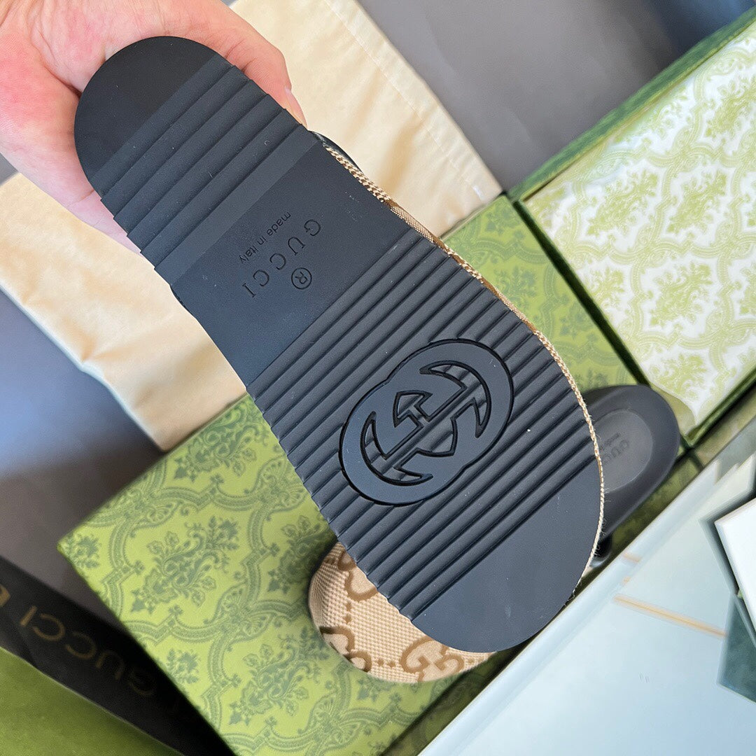 2YB26ZDE Stylish Slippers