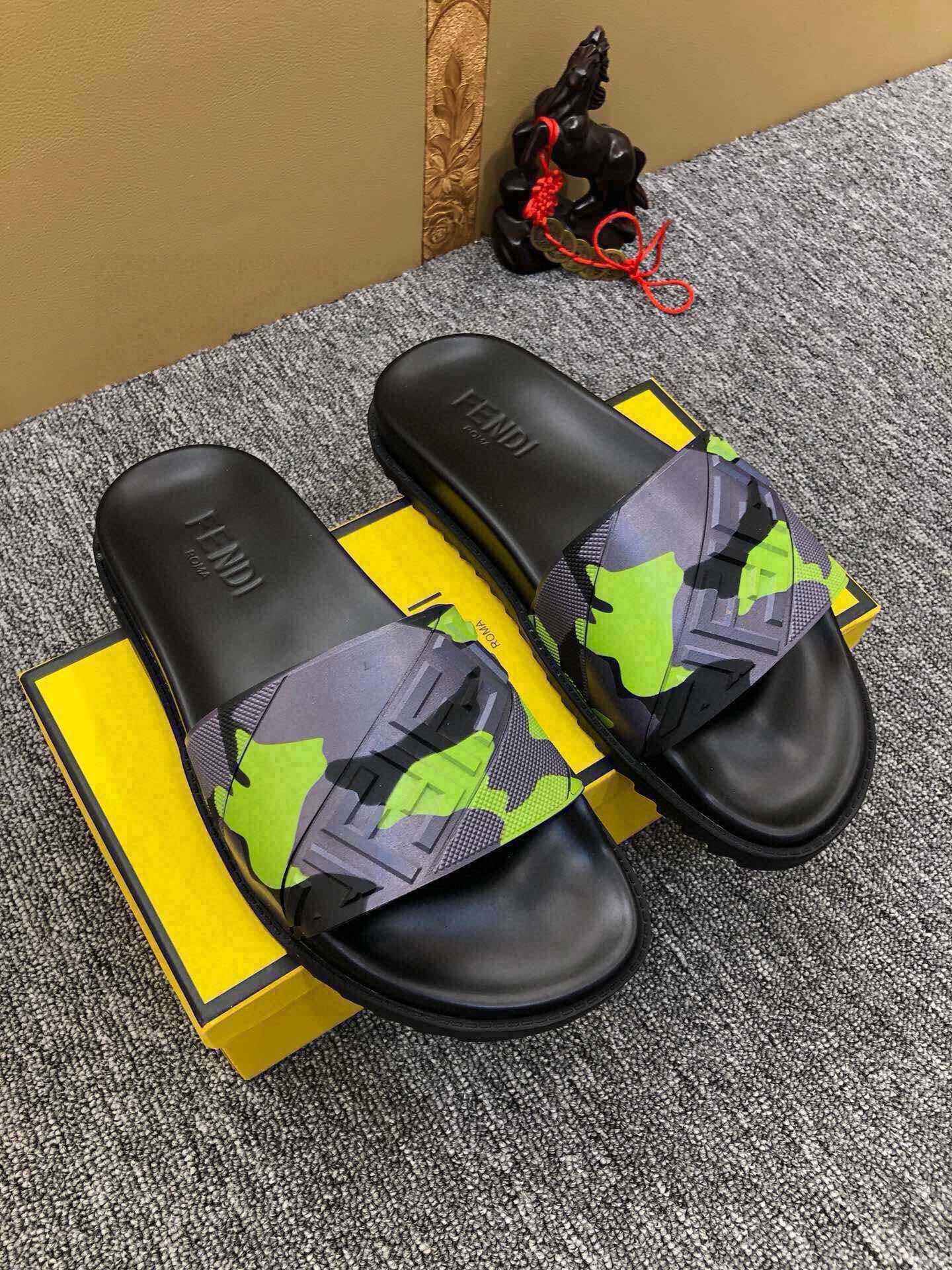 535ZF284ZDE Stylish Slippers