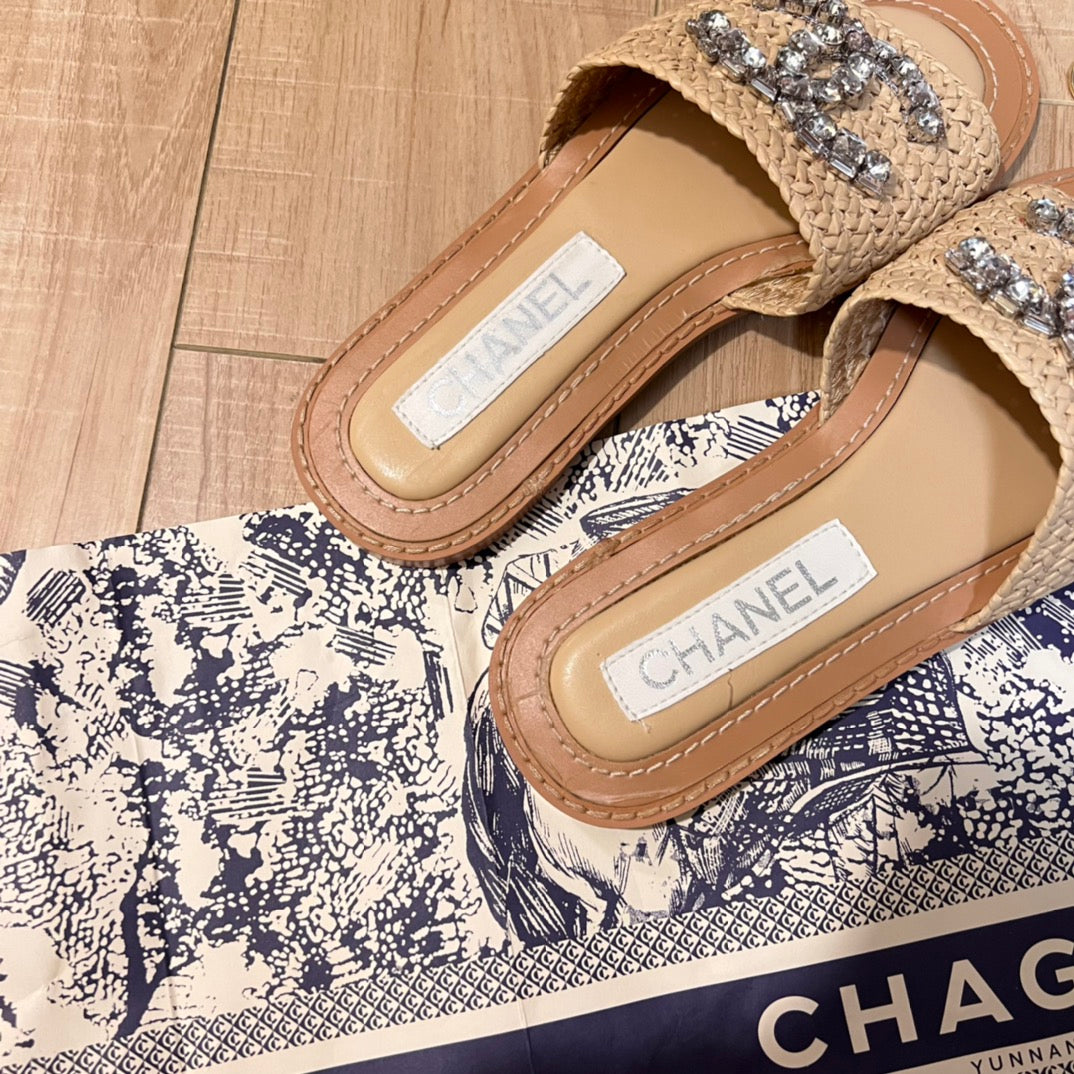 14C68ZDE Stylish slippers