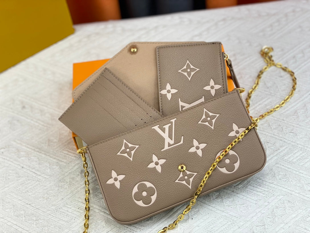 1XE173BDE Stylish leather bag 