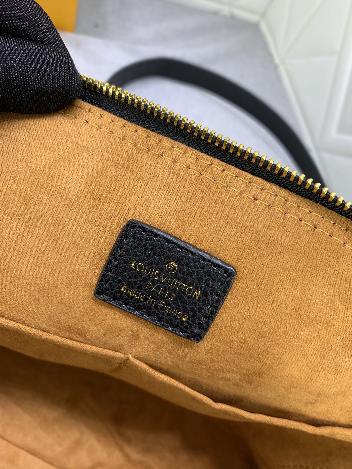 2XE319BDE Stylish leather bag 