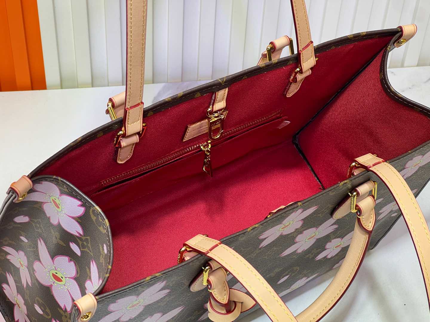 2WE42BDE Stylish leather bag