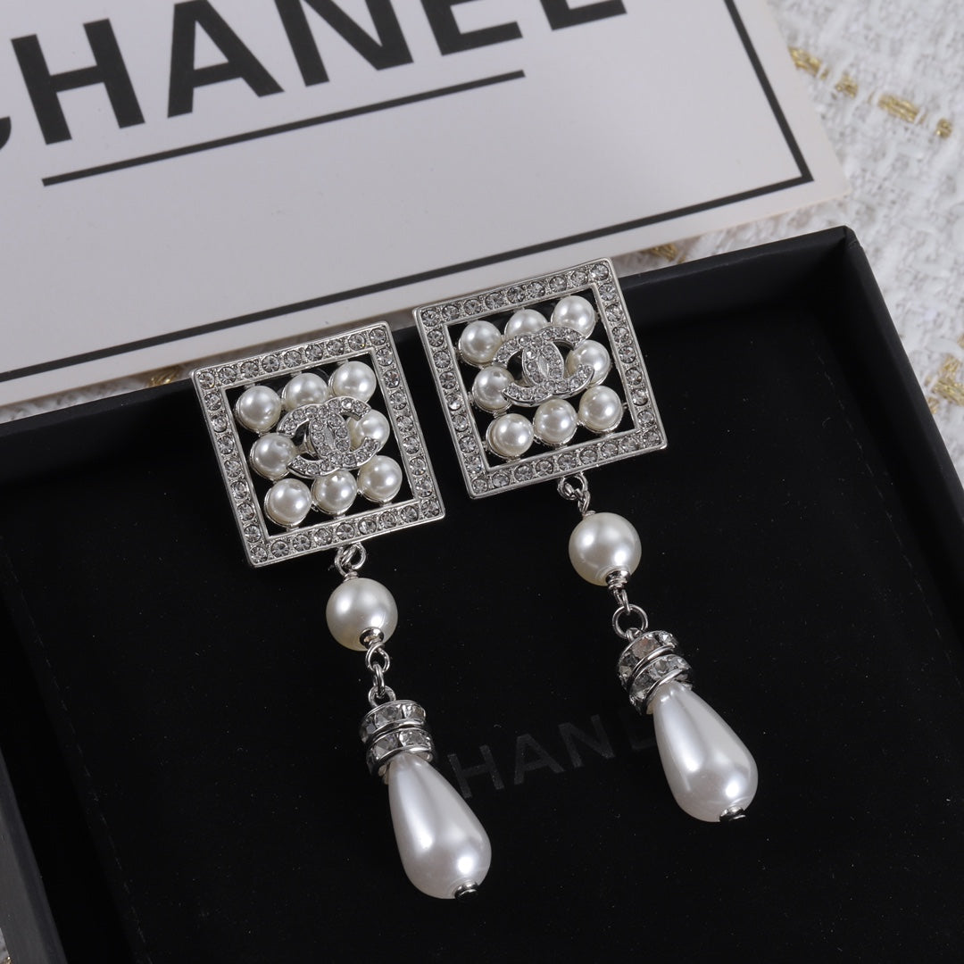 14C376EDE Stylish Earrings