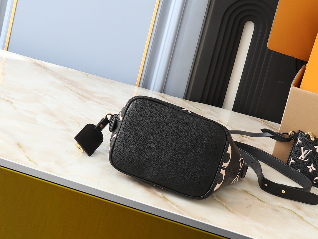 2WE3BDE Stylish leather bag